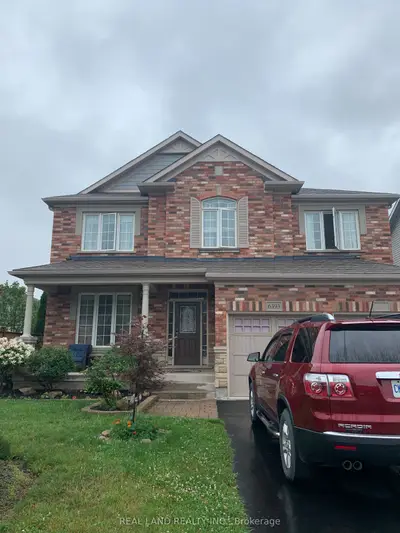 Detached in Niagara Falls