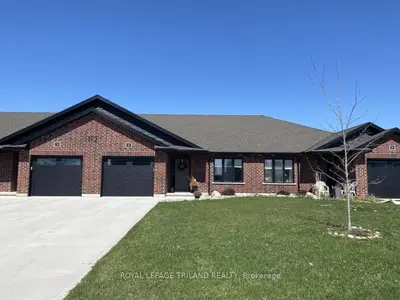 Att/Row/Townhouse in Lambton Shores