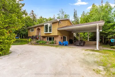 Detached in Northern Bruce Peninsula
