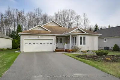 Detached in Gravenhurst