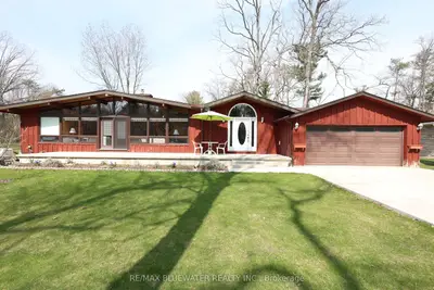 Detached in Lambton Shores