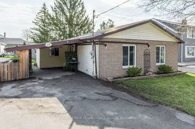 Detached in Belleville