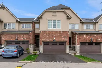 Condo Townhouse in Hamilton