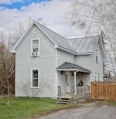 Detached in Deseronto