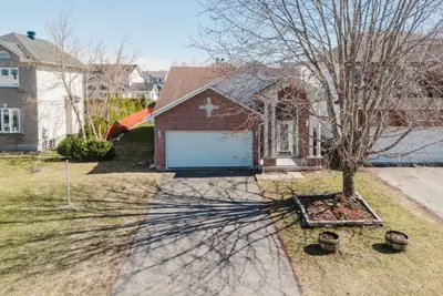 Detached in Russell