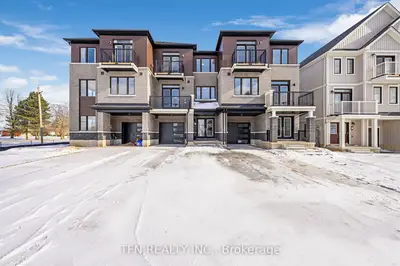 Att/Row/Townhouse in Haldimand