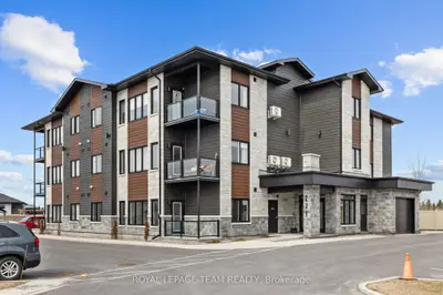 Condo Apartment in Russell
