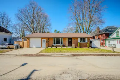 Detached in North Perth