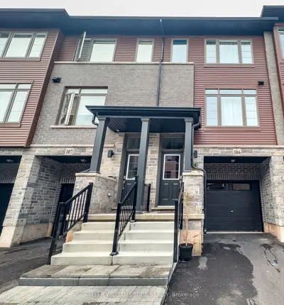 Condo Townhouse in Hamilton