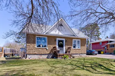Detached in Laurentian Valley