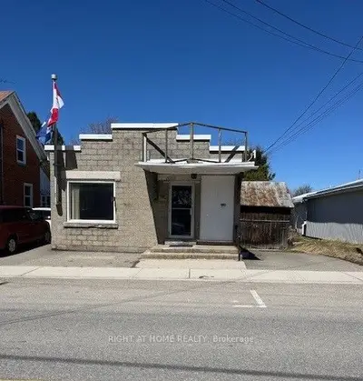 8 Main Street N, Rideau Lakes, On K0g 1e0