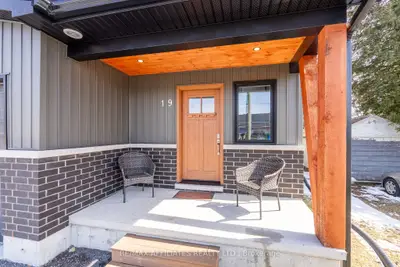 Att/Row/Townhouse in South Dundas