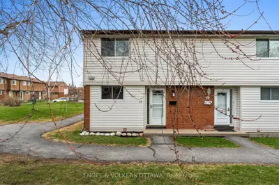 Condo Townhouse in South of Baseline to Knoxdale