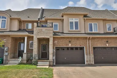 Att/Row/Townhouse in Hamilton