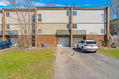 Att/Row/Townhouse in Bells Corners and South to Fallowfield