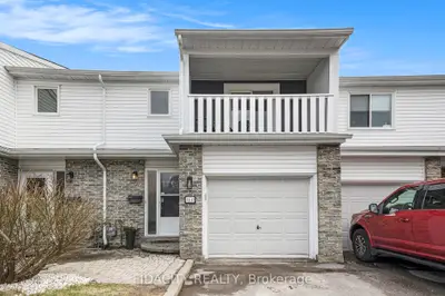 34 Black Forest Lane C, Bells Corners And South To Fallowfield, On K2h 5c8