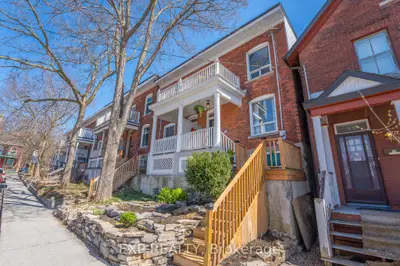 Att/Row/Townhouse in West Centre Town
