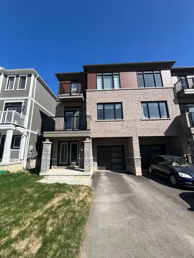 Att/Row/Townhouse in Haldimand