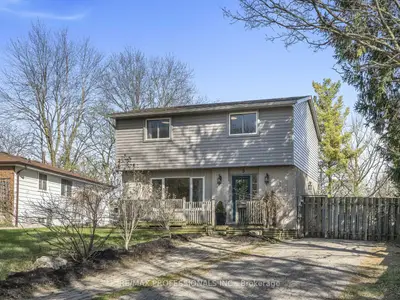 5 Yeats Court, Guelph, On N1e 6h8