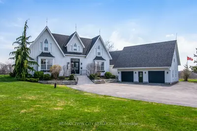 Detached in Wilmot