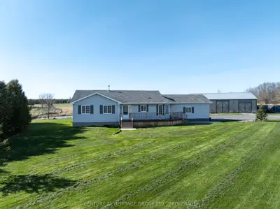 Detached in Front of Leeds & Seeleys Bay