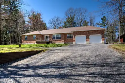 Detached in Front of Leeds & Seeleys Bay