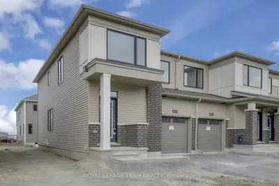 Att/Row/Townhouse in Stittsville - Munster - Richmond