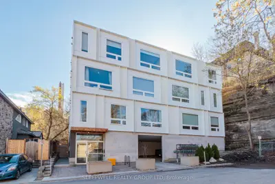 Condo Apartment in West Centre Town