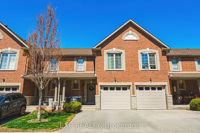 Condo Townhouse in Hamilton