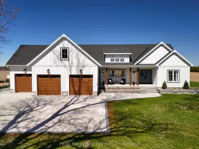 Detached in Perth East