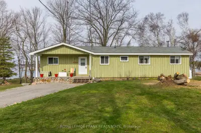 Detached in Curve Lake First Nation 35