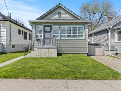 Detached in Thorold