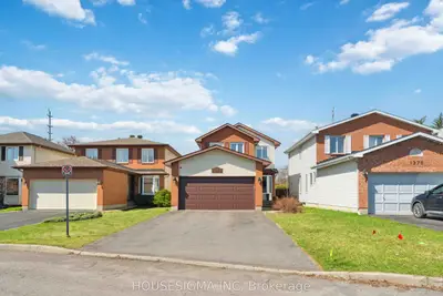 Detached in Beacon Hill North - South and Area