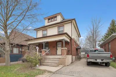 Detached in Niagara Falls