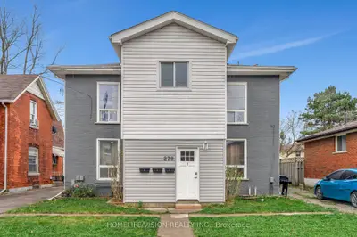 Triplex in Brantford