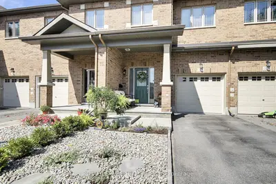 Att/Row/Townhouse in Barrhaven