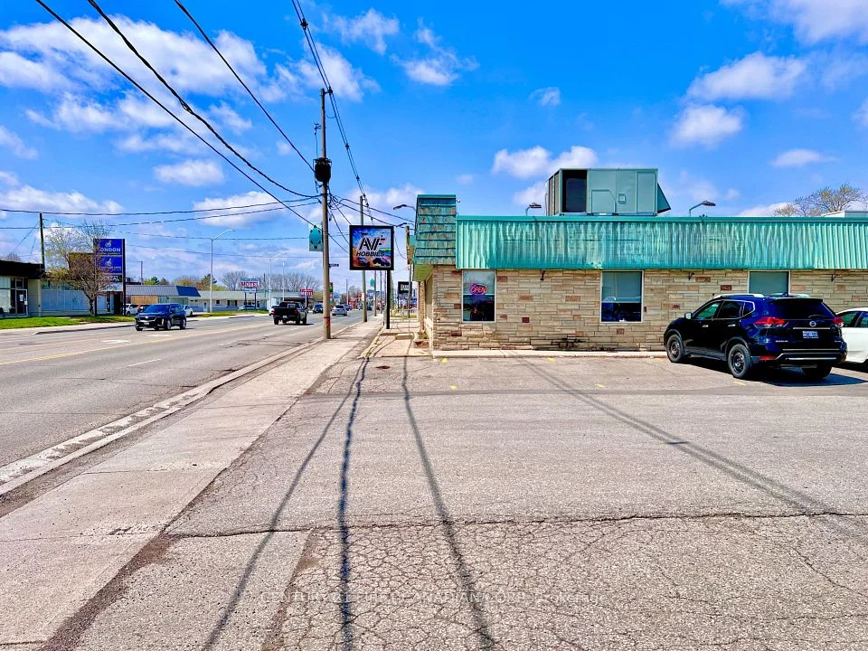 1622 Dundas Street, London East, ON N5W 3C4