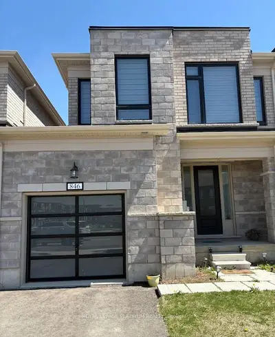 Att/Row/Townhouse in Woodstock