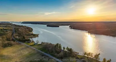 Detached in Frontenac Islands