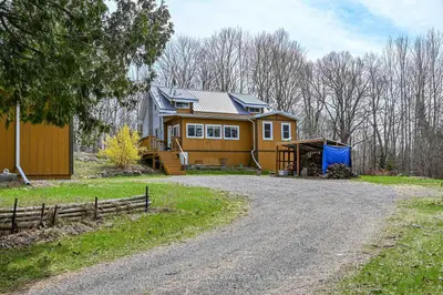 Detached in Leeds and the Thousand Islands