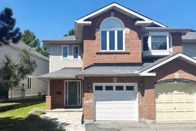 Att/Row/Townhouse in Kanata