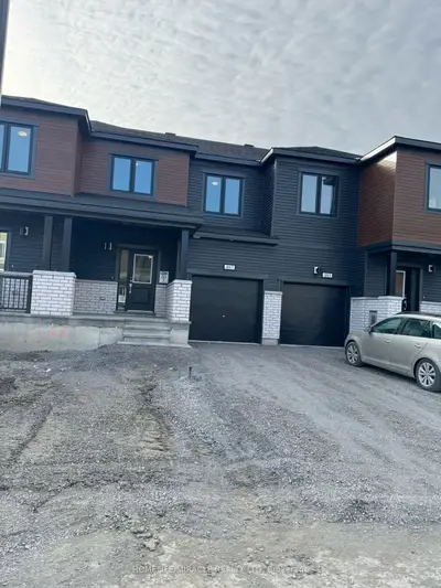 Att/Row/Townhouse in Stittsville - Munster - Richmond