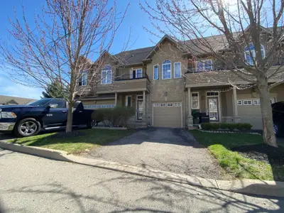 Condo Townhouse in Hamilton