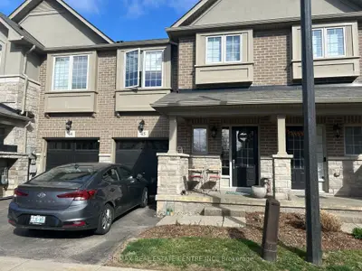 Condo Townhouse in Hamilton