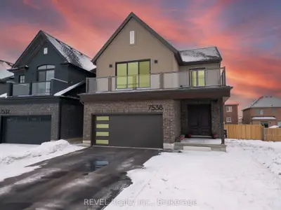 Detached in Niagara Falls