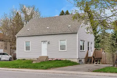 Detached in Belleville