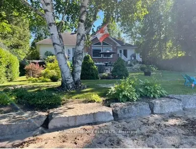 Detached in Laurentian Valley