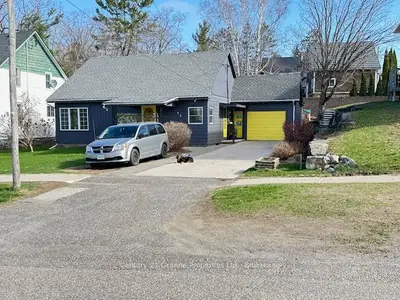 Detached in Parry Sound