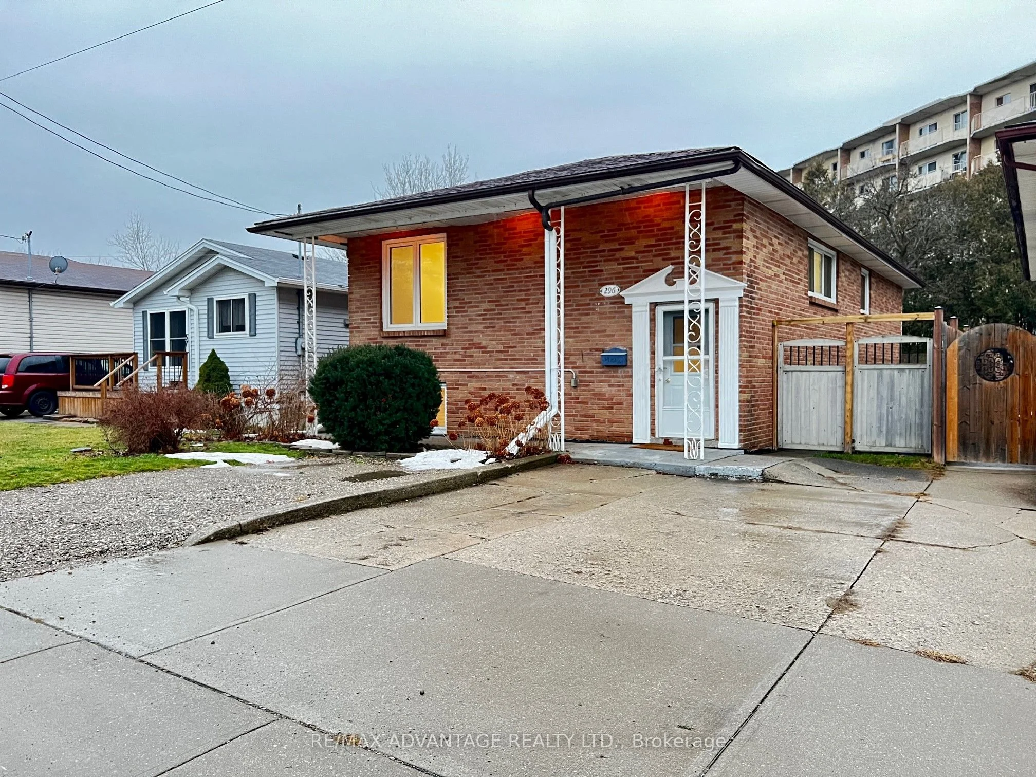 296 Phyllis Street 1 Upper, London South, On N6j 2z4