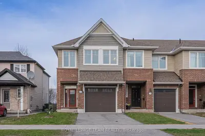 Att/Row/Townhouse in Blossom Park - Airport and Area